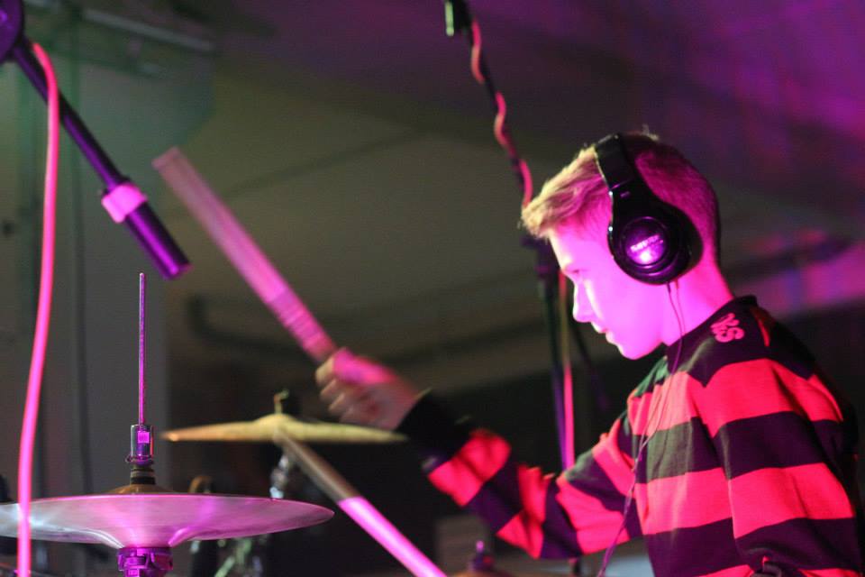Urmareste fimari de la Drum Stage cu Gabi Martin, beneficiarul tobelor donate de Requiem for a Drummer’s Dream